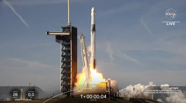 Liftoff Falcon 9