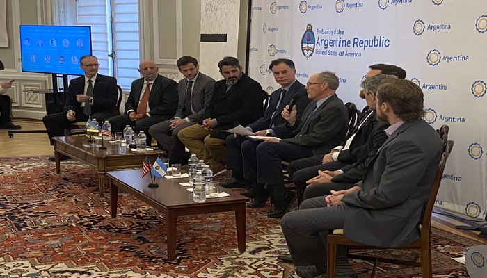 Luis Genovese (INVAP), Eduardo Lema (Servicio Satelital), Adrián Unger (VENG), Cristian Senyk (Ascentio), David Logsdon (CompTIA), Gerald Geernaert (DoE), Dan Ceperley (LeoLabs), Hugo Nahuys (ARSAT) y Dylan Powell (Lockheed Martin)
