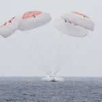 La misión Crew-10 de SpaceX regresa con éxito y marca un hito con su aterrizaje en el Pacífico
