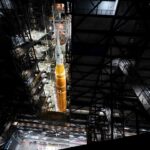 El SLS llega a la plataforma 39B para las pruebas previas de Artemis II
