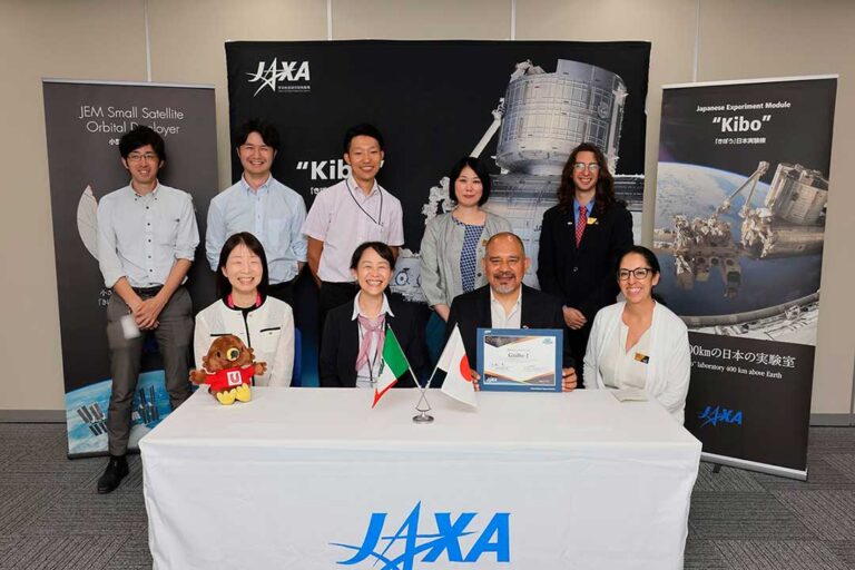 México despliega el nanosatélite universitario GXIBA-1 desde la ISS