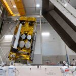 SpainSat NG II quedó inutilizado por un impacto en ruta a su órbita y España prepara un reemplazo