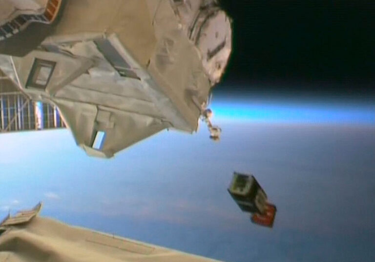 México despliega el CubeSat Gxiba-1 desde la ISS con KiboCUBE